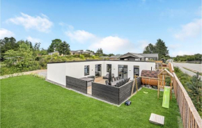 Gorgeous Home In Ebeltoft With Outdoor Swimming Pool
